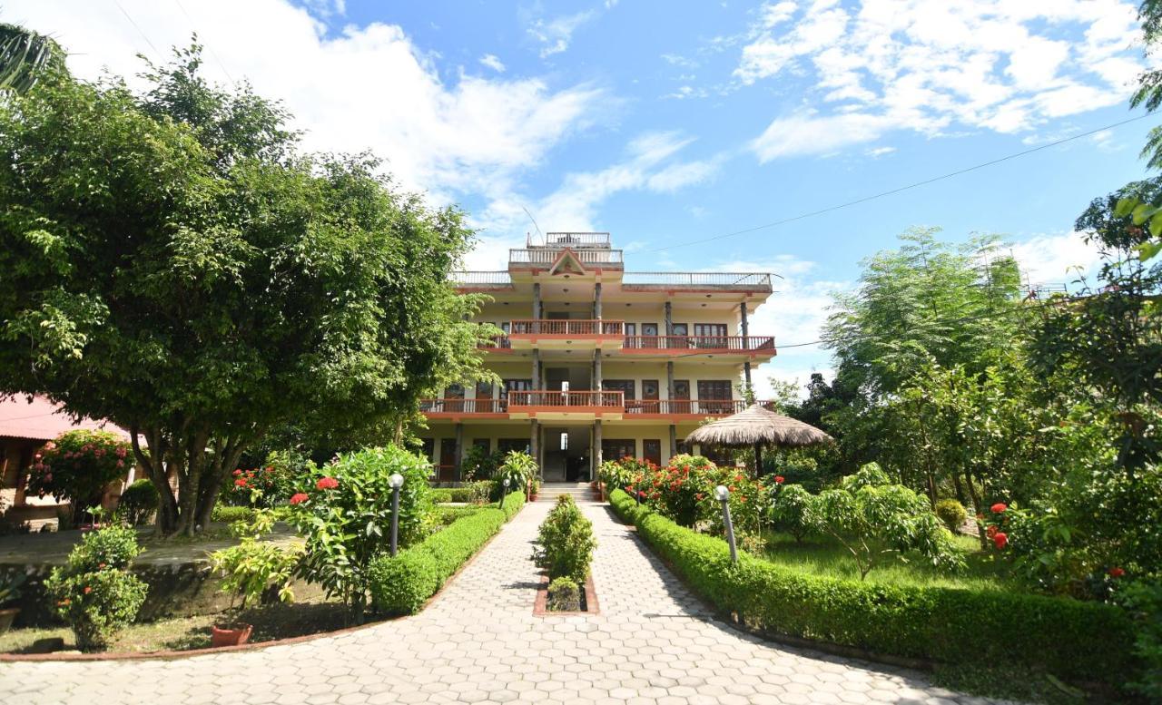 Eden Jungle Resort Sauraha Ngoại thất bức ảnh