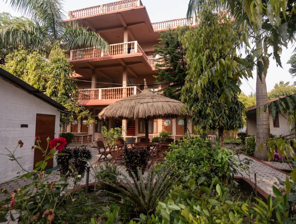Eden Jungle Resort Sauraha Ngoại thất bức ảnh