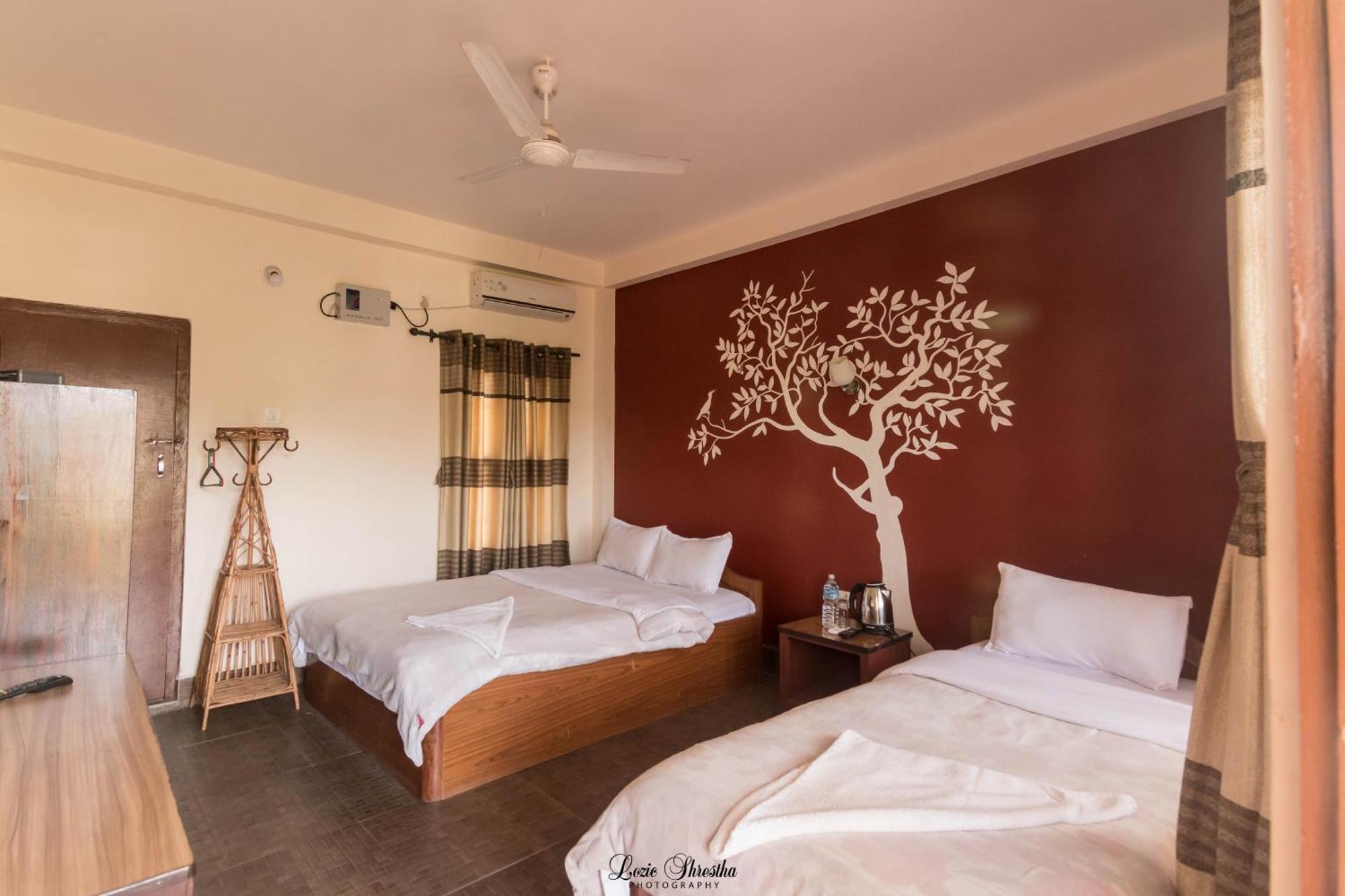 Eden Jungle Resort Sauraha Ngoại thất bức ảnh
