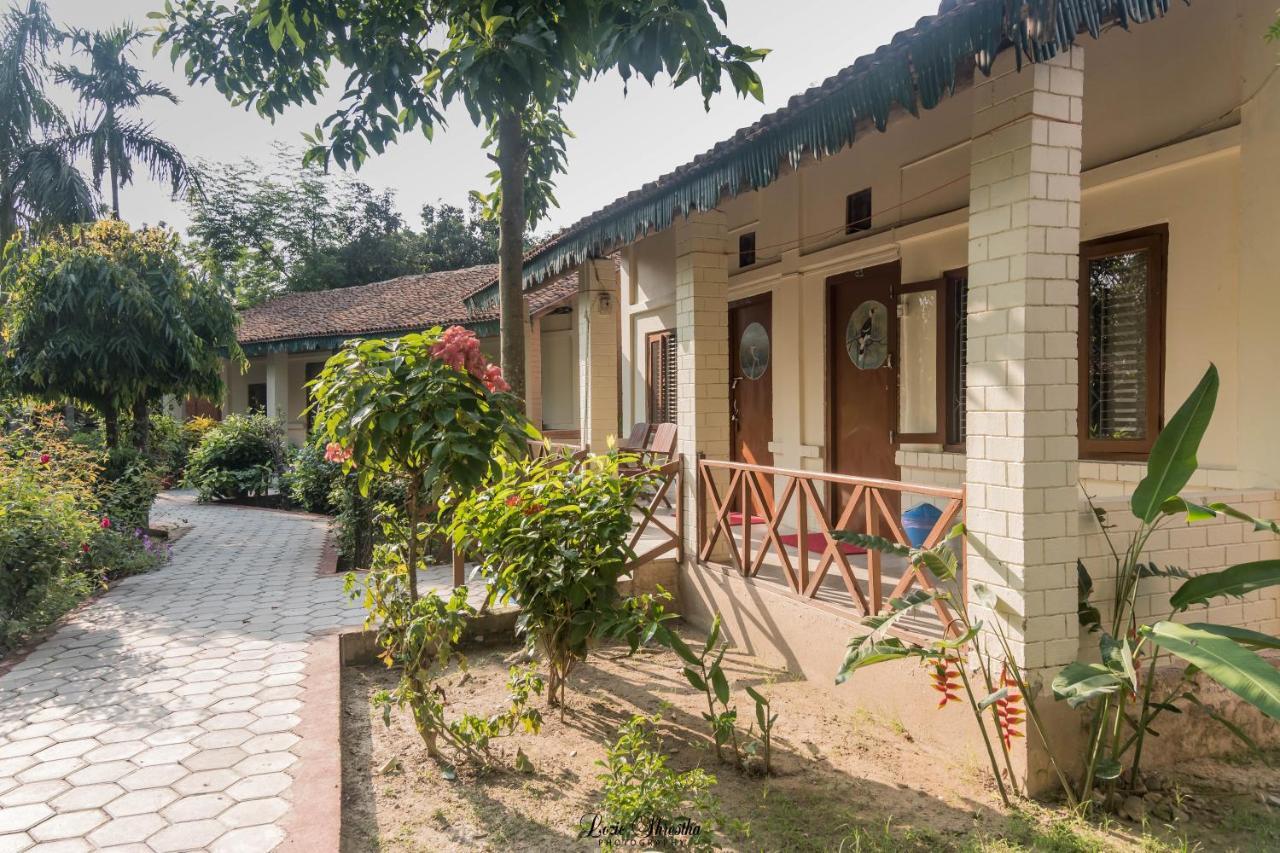 Eden Jungle Resort Sauraha Ngoại thất bức ảnh