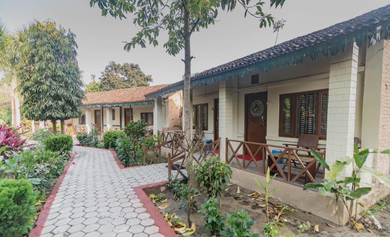 Eden Jungle Resort Sauraha Ngoại thất bức ảnh