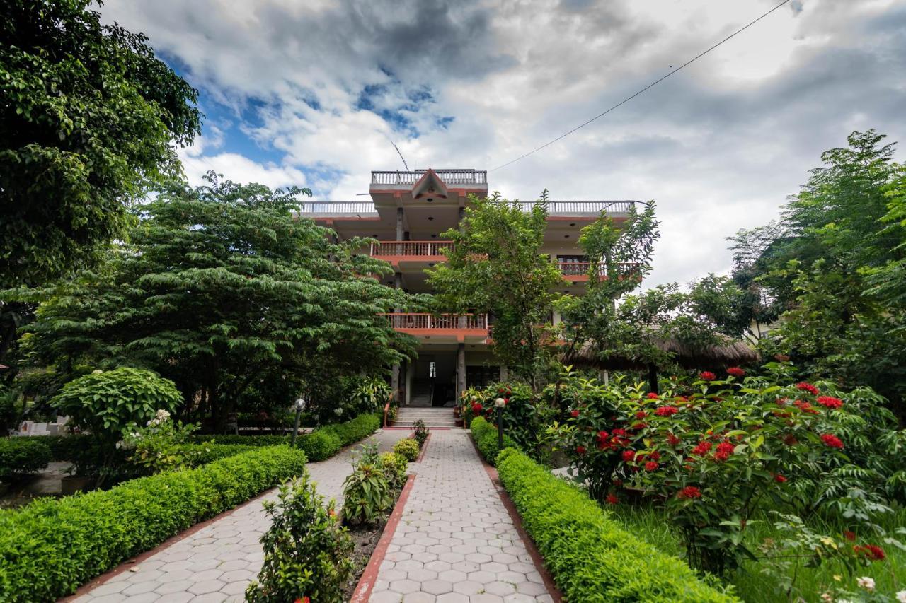 Eden Jungle Resort Sauraha Ngoại thất bức ảnh