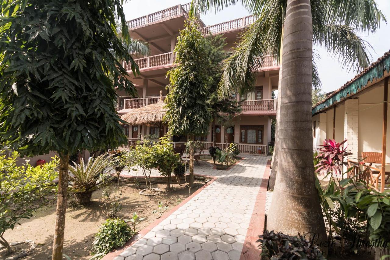 Eden Jungle Resort Sauraha Ngoại thất bức ảnh