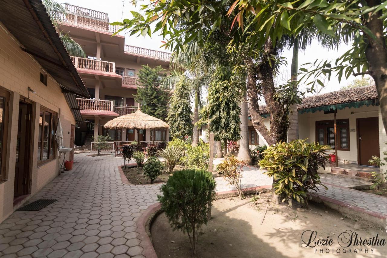 Eden Jungle Resort Sauraha Ngoại thất bức ảnh